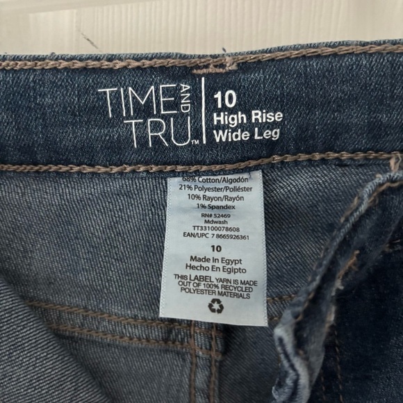 Time and Tru blue denim wide leg/high waist jeans. - Picture 5 of 11